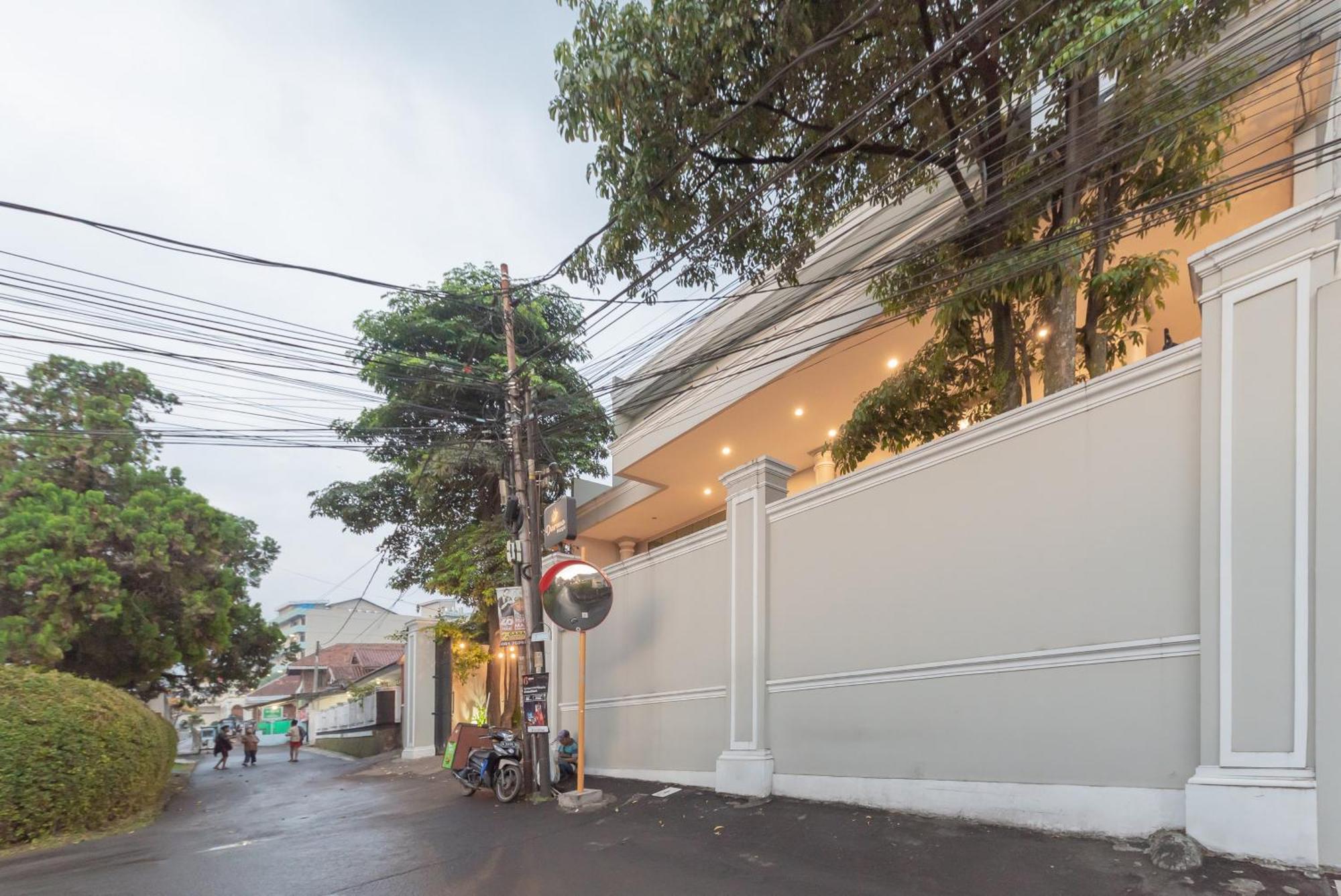 Urbanview Darmo Residence Bandung Dış mekan fotoğraf